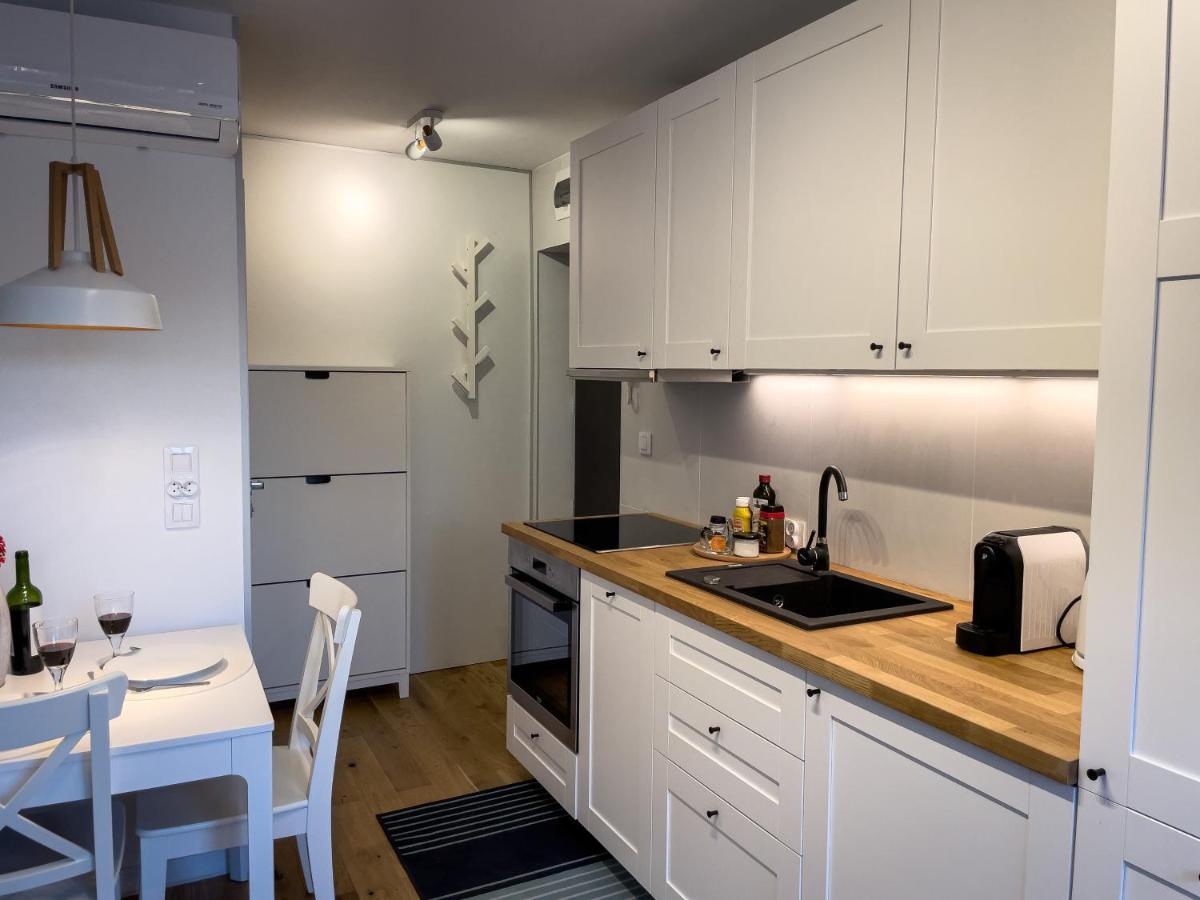 Urban Apartments Studio No 4A, Free Private Parking, Self Check-In Chorzow Bagian luar foto