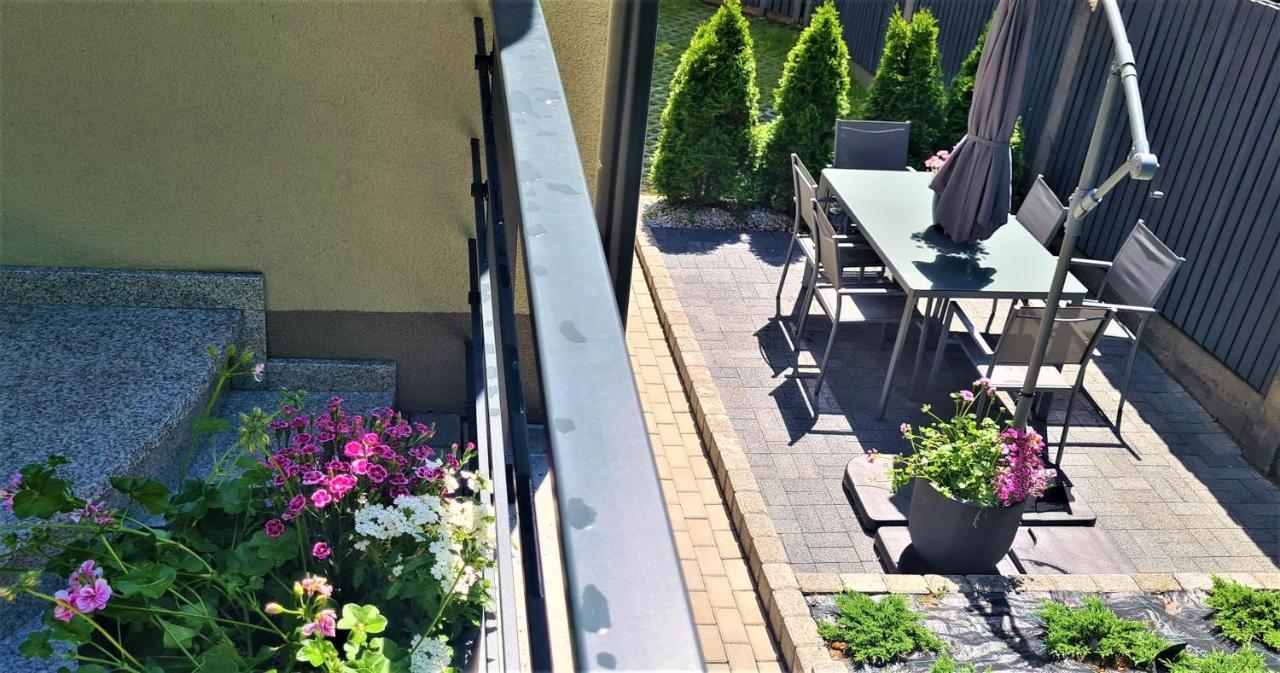 Urban Apartments Studio No 4A, Free Private Parking, Self Check-In Chorzow Bagian luar foto